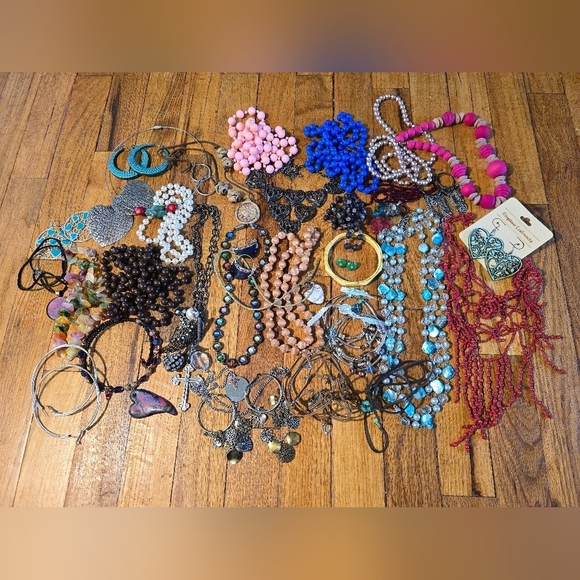 Jewelry - Vintage To Now Jewelry Lot Costume Estate Find Needs Cleaned. Mixed